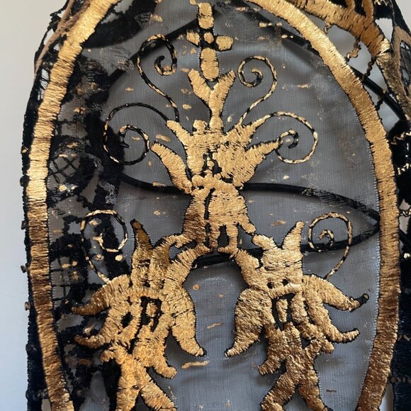 Black & Gold Gothic Lace Fingerless Gloves - Picture 6 of 9